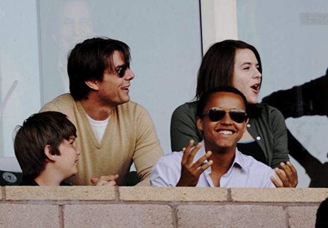 Schauspieler Tom Cruise, sein Sohn Connor und Tochter Isabella bei einem Spiel der Los Angeles Galaxy am 19. Juli 2009 in Carson, Kalifornien.