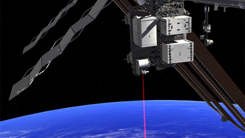 UFO Sichtung – Rote Leucht-Kugel mit Laserstrahl nahe der ISS: UFO oder Kommunikationssystem?