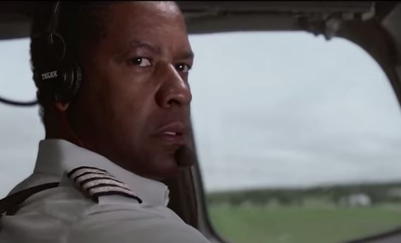 „Flight“ im Live-Stream heute, 07.12., Denzel Washington in einem Flugzeug-Thriller