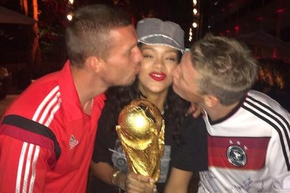 Rihanna – “Kiss it Better” – Ausschnitt aus einer Studioaufnahme
