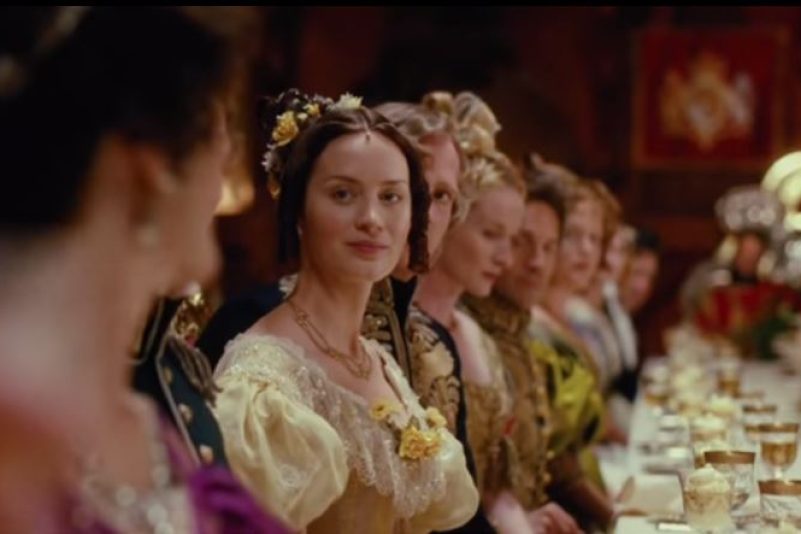 Weihnachten: Emily Blunt in “Victoria, die junge Königin” im Live-Stream, 24.12.