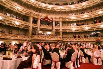 Helene Fischer, Udo Jürgens, Adoro in “Mit Walzerschwung ins Jubiläum 10 Jahre Semperopernball” im Live-Stream, heute, 01.01.,