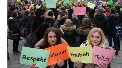 Skandal: 1000 Lübecker Schüler mussten gegen Pegida demonstrieren