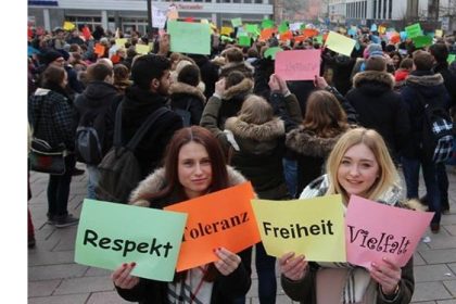 Skandal: 1000 Lübecker Schüler mussten gegen Pegida demonstrieren