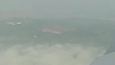 UFO Sichtung: UFO über Canberra aus dem Flugzeugfenster heraus gefilmt (+Video)