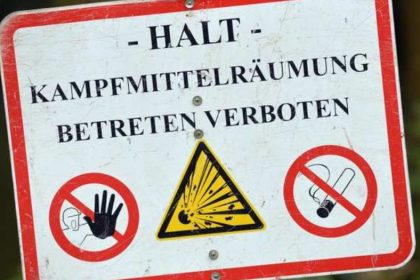 BOMBE ENTSCHÄRFT, ZÜNDER GESPRENGT! SPERRKREIS AUFGEHOBEN! Praktische Hilfe und Life-Ticker: Bombenräumung Potsdam – Aufenthaltsräume, Zugverkehr, Busse, Straßensperrungen – VIDEO: BOMBENENTSCHÄRFUNG