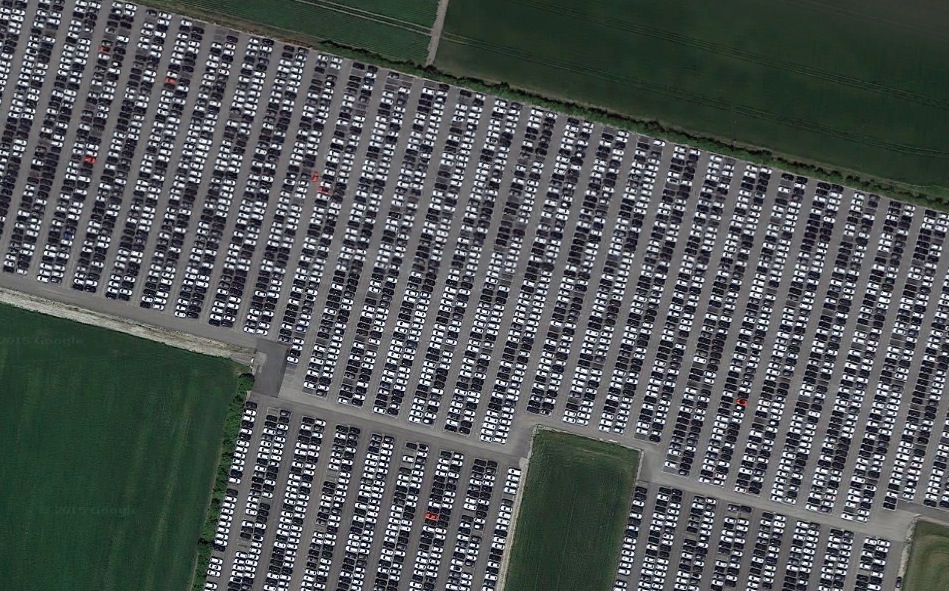Mysteriöse Autofriedhöfe: Verrosten hier tausende Neuwagen in der Pampa oder werden sie nur zwischengelagert?