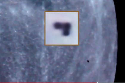 Bumerang-UFO in 1000-facher Vergrößerung vor dem Mond (+Video)
