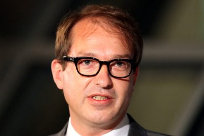 Dobrindt will bis September Regeln für selbstfahrende Autos vorlegen