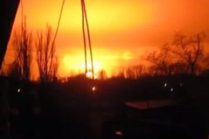Riesige Explosion nahe einer militärischen Chemiefabrik in Donezk (+Video)