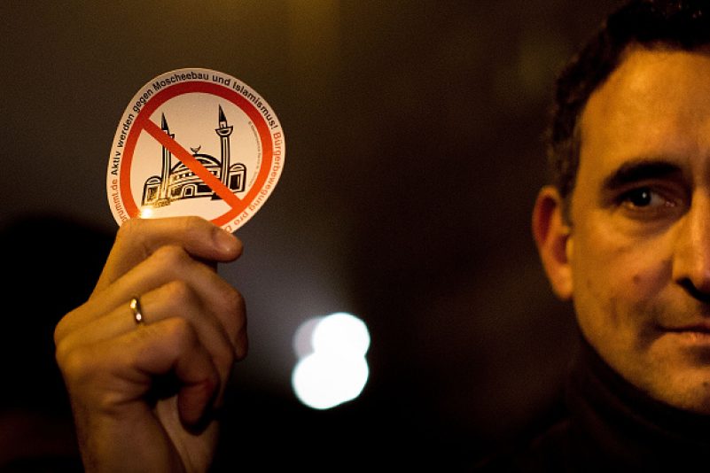 Pegida fordert mit “Dresdener Charta” muslimische Verbände zur Abgrenzung vom Terror auf
