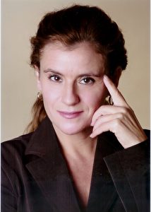 Jacqueline Roussety. Die Berliner Schriftstellerin, Schauspielerin und Moderatorin Jacqueline Roussety gehört zu den frankly-Autoren der ersten Stunde