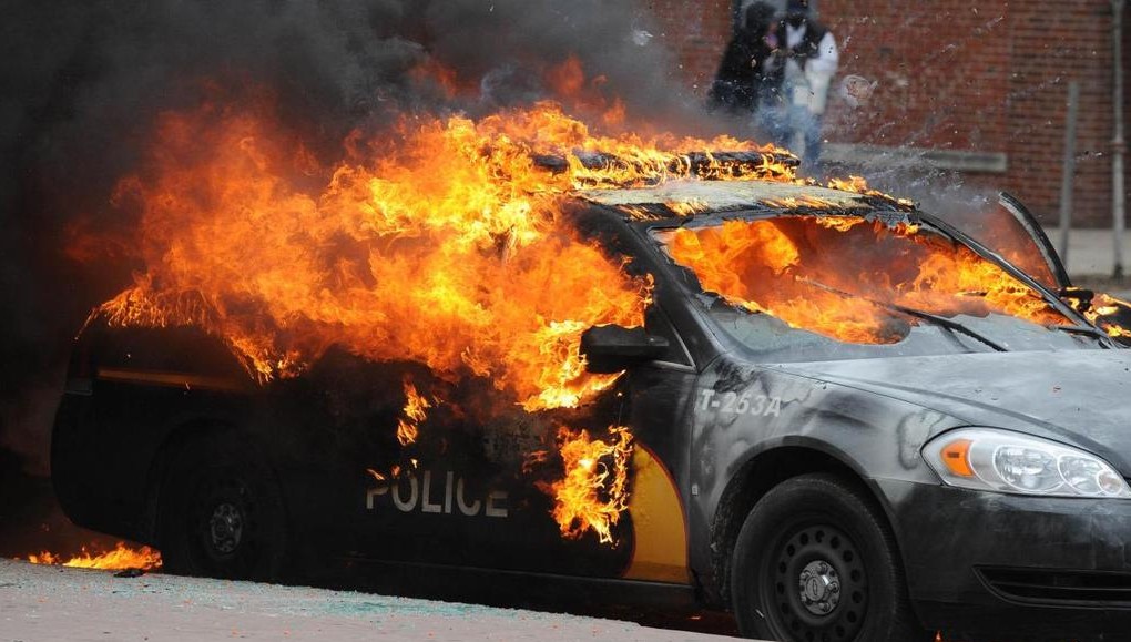 Randalierer in Baltimore zündeten Autos an und plündern Geschäfte (+ Videos, Bilder)