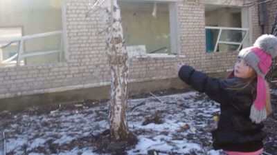 Ukrainische Regierungstruppen bombardieren zivile Ziele im Donbass (Videos)