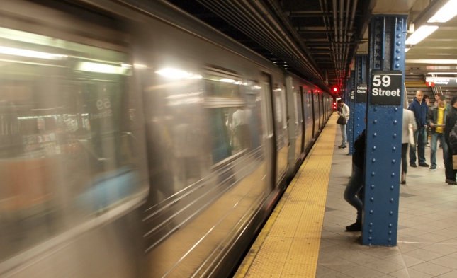 Hunderte Reisende in New Yorker U-Bahn eingeschlossen