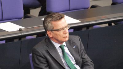 Flüchtlingsdebatte: Linken-Politiker wirft de Maizière Heuchelei vor