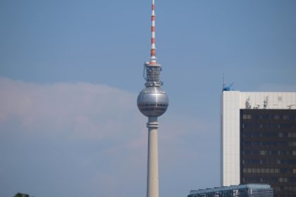 Fabian Hinrichs kehrt Berlin den Rücken