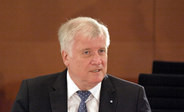 CSU-Chef Seehofer greift SPD in wichtigen Politikfeldern an