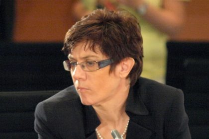 Kramp-Karrenbauer will Klarstellung bei der zu erwartenden Zahl an Flüchtlingen
