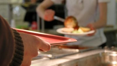 Regierung sieht Handlungsbedarf beim Schulessen