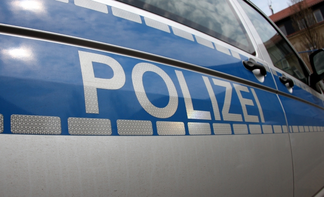 Bayern: Traktorfahrer stürzt Abhang hinunter und stirbt
