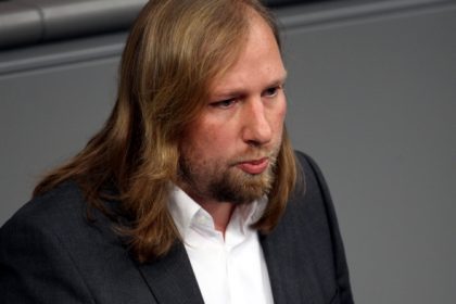 Grüne und Bauernverband fordern Käfig-Hinweise auf Eier-Produkten