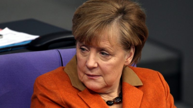Völkermord-Debatte: Davutoglu beschwert sich bei Merkel