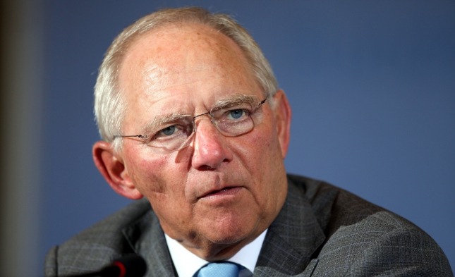 Schäuble verteidigt Sanierung von Straßen mithilfe privater Kapitalanleger