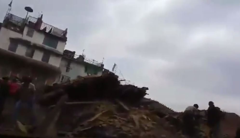 Erdbeben Stärke 7,9 im Himalaya/Nepal, Amateur-Video