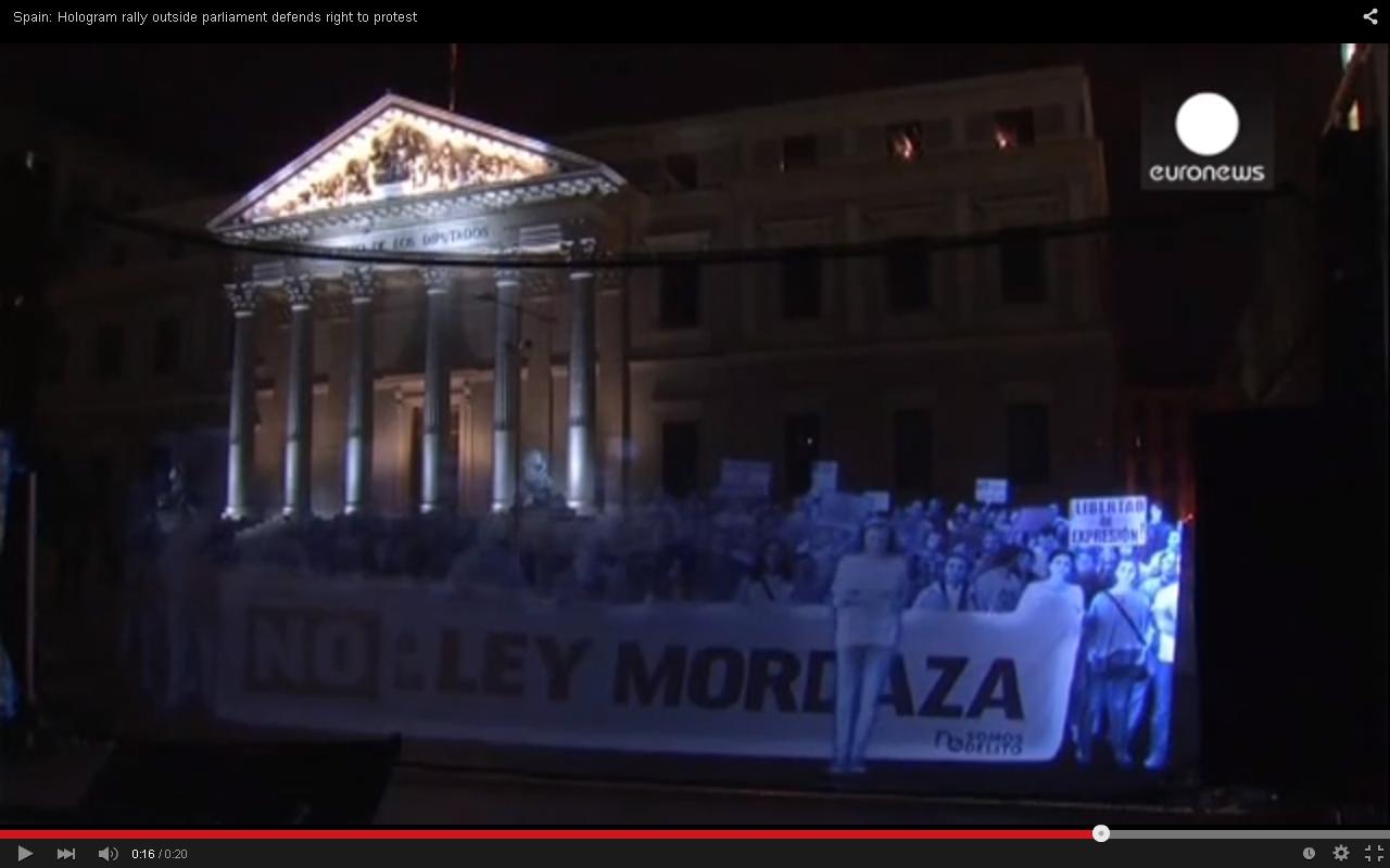 Demonstration mittels Hologramm in Madrid: Knebelgesetz zur Versammlungsfreiheit abschaffen