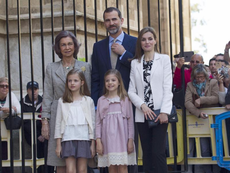 Spaniens Königsfamilie besucht Oster-Gottesdienst