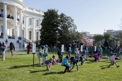 Tausende Kinder beim Ostereierrollen vor dem Weißen Haus  