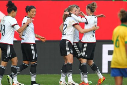 Neid sehr zufrieden: DFB-Frauen schon in WM-Form