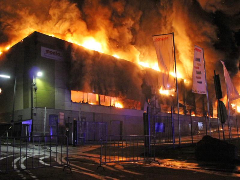 Großfeuer richtet in Fabrik im Allgäu Millionenschaden an