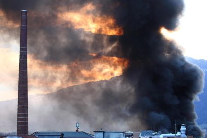 Millionenschaden nach Großfeuer in Klebeband-Fabrik