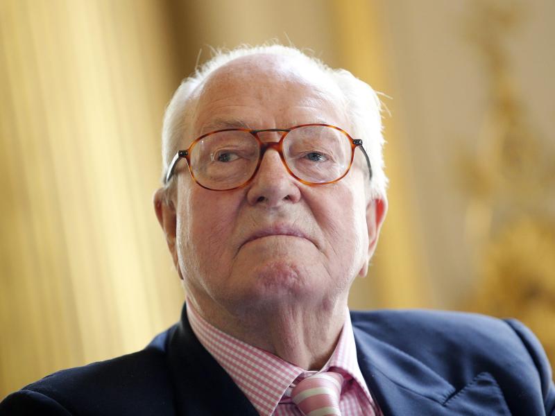 Le Pen senoir knickt im Machtstreit der Front National ein