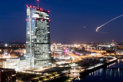 Euro vor EZB-Entscheidungen über 1,06 Dollar