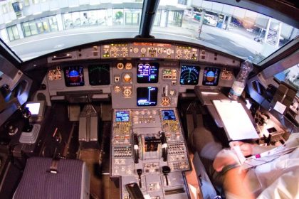 Flugsicherung will Jets notfalls vom Boden steuern können