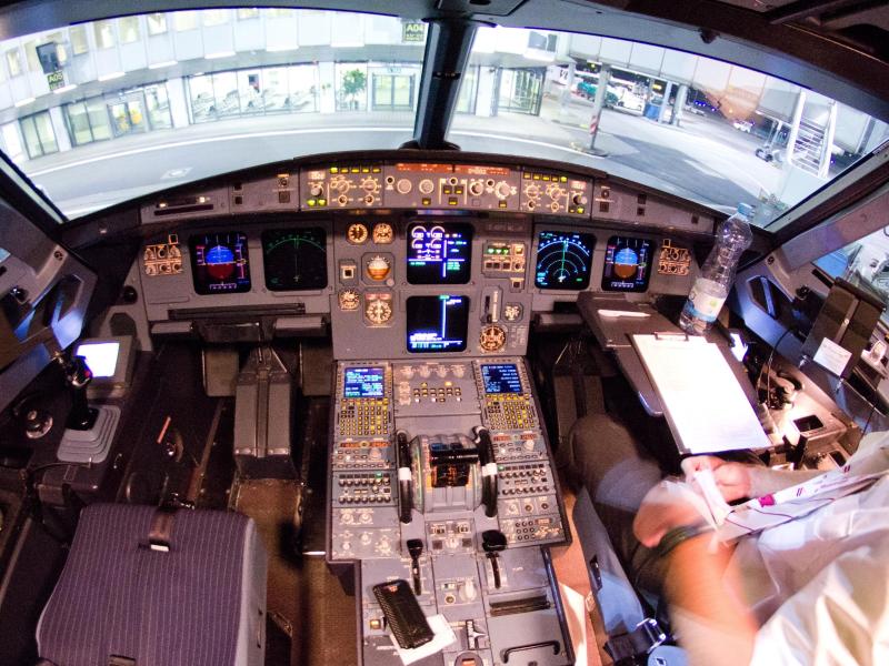 Flugsicherung will Jets notfalls vom Boden steuern können