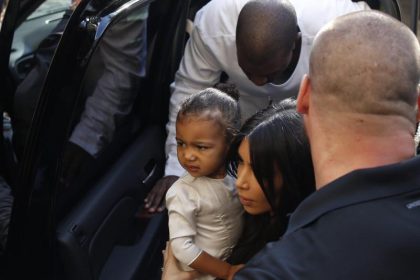 Kim Kardashian aus dem Bild geschnitten