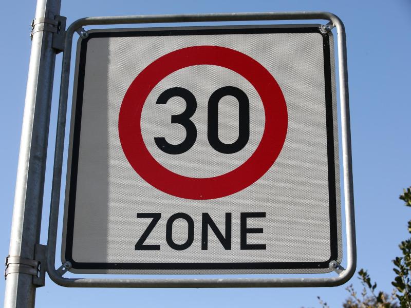 Grüne fordern Fahrverbot bei Tempoverstoß in 30-Zone