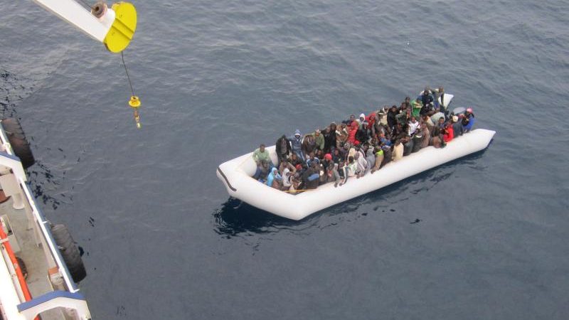 Politiker fordern Konsequenzen aus Flüchtlingskatastrophe