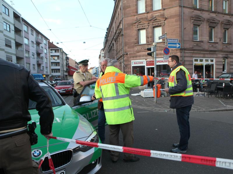 Auto rast in Nürnberger Café: Ermittlungen gehen weiter