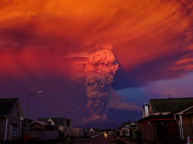 Menschen fliehen vor Vulkanausbruch in Chile