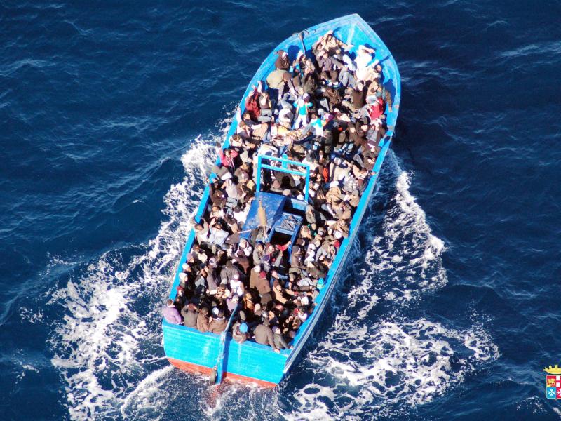 Fast 370 Migranten erreichen in altem Fischerboot Lampedusa