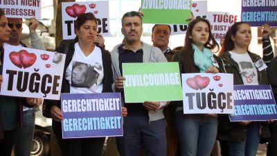Report: Mahnwache zum Prozess um Tugce