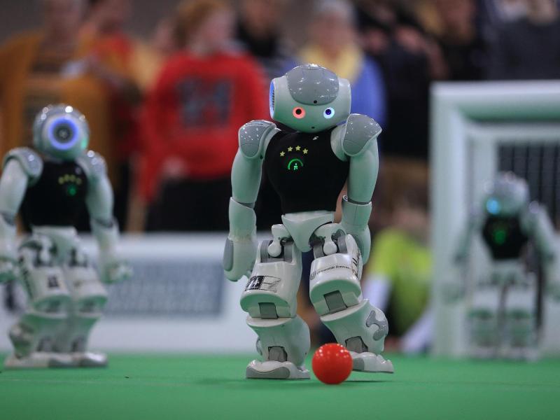 Roboter kicken in Magdeburg – fast schon wie Profis