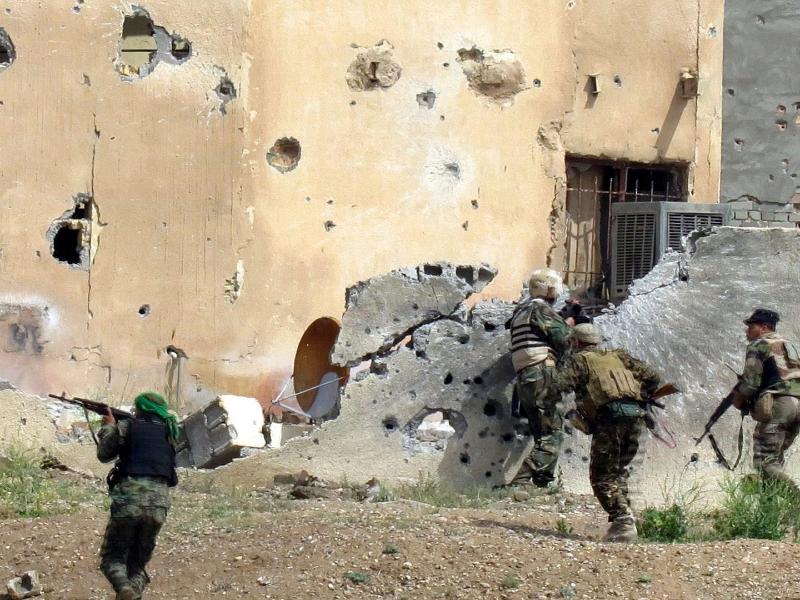 IS-Fanatiker töten 185 gefangene Soldaten