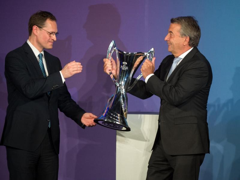 DFB-Chef bringt Champions-League-Pokal nach Berlin