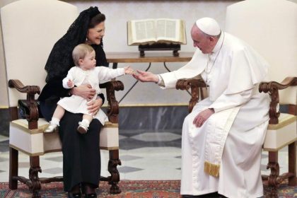 Königin Silvias Enkelin ignoriert Protokoll beim Papst